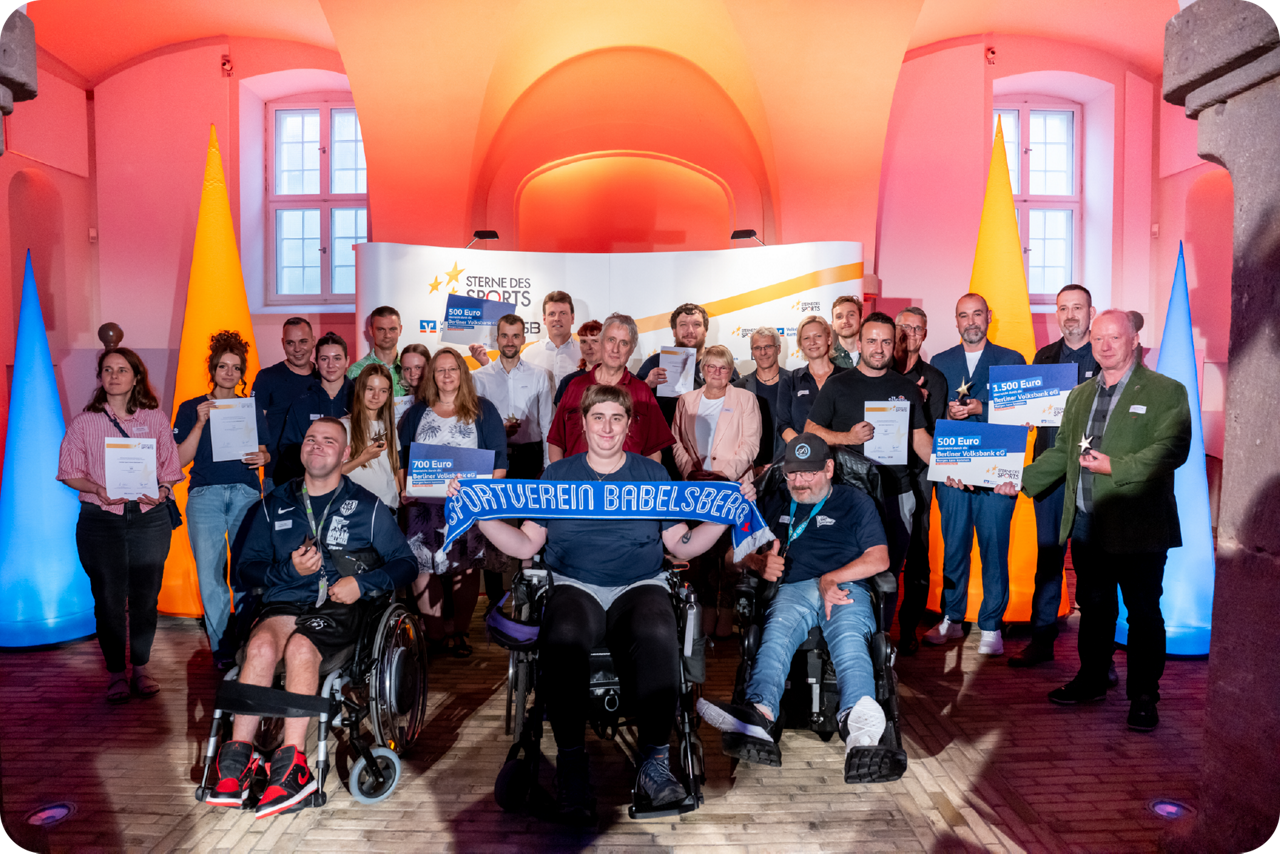 Abschlussfoto mit allen Vereinen und Laudatoren