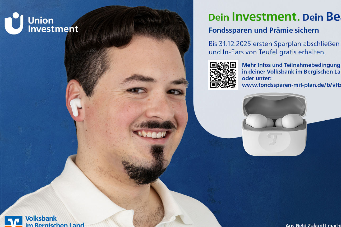 Kundenberater Vincent Peltzer mit Kopfhörer