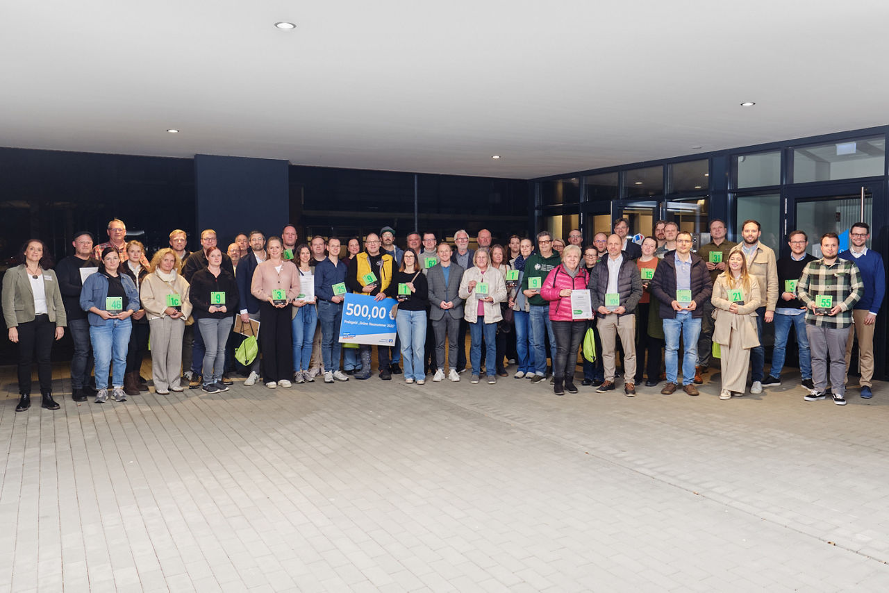 Glückliche Gesichter nach der Übergabe der 24 Grünen Hausnummern im Landkreis Osnabrück