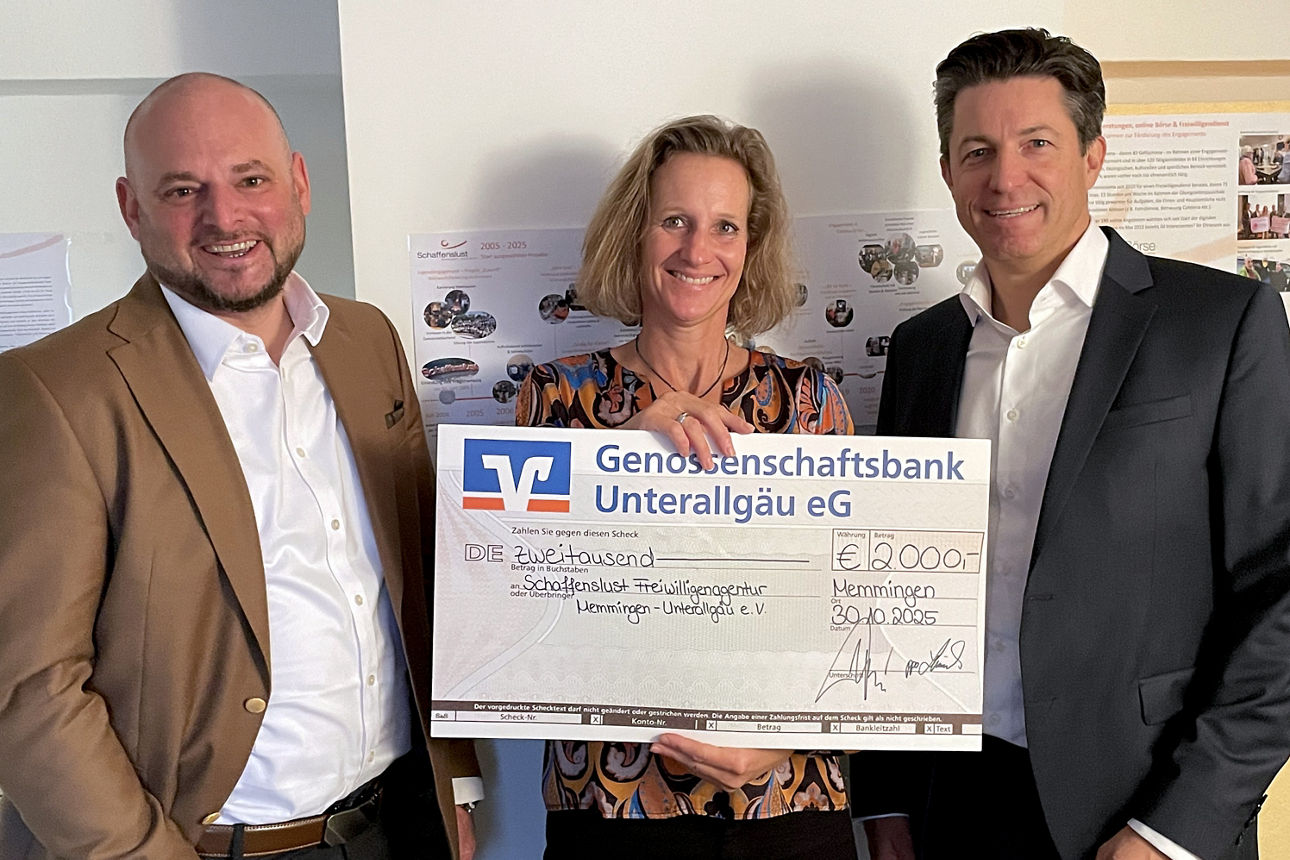 Scheckübergabe mit Vertretern der Genossenschaftsbank Unterallgäu eG und der Agentur Schaffenslust