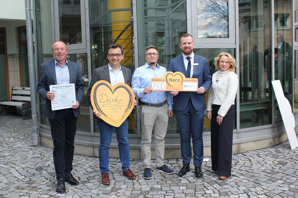 Übergabe Spendenscheck in Höhe von 2.500 Euro an die Stadt Wallenfels