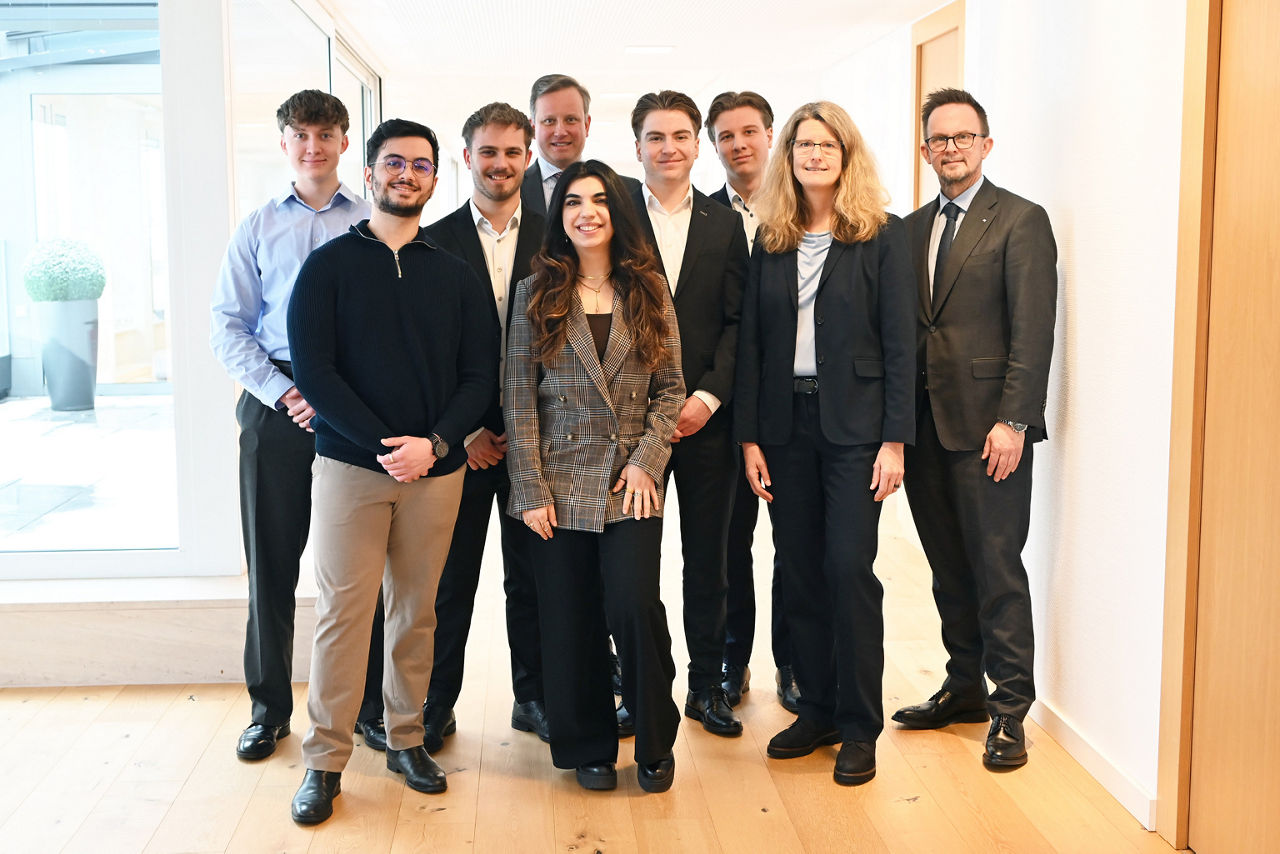 Unser Vorstand gratuliert den Azubis