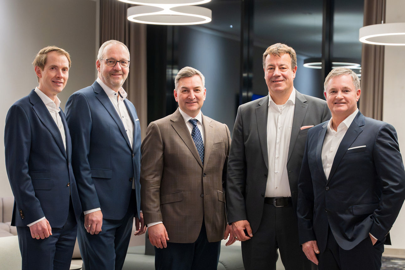 von links: Vorstand Matthias Smit, Volkmar Schmidt (Union), Markus Guerne, Christian Doll und Vorstand Matthias Kruse