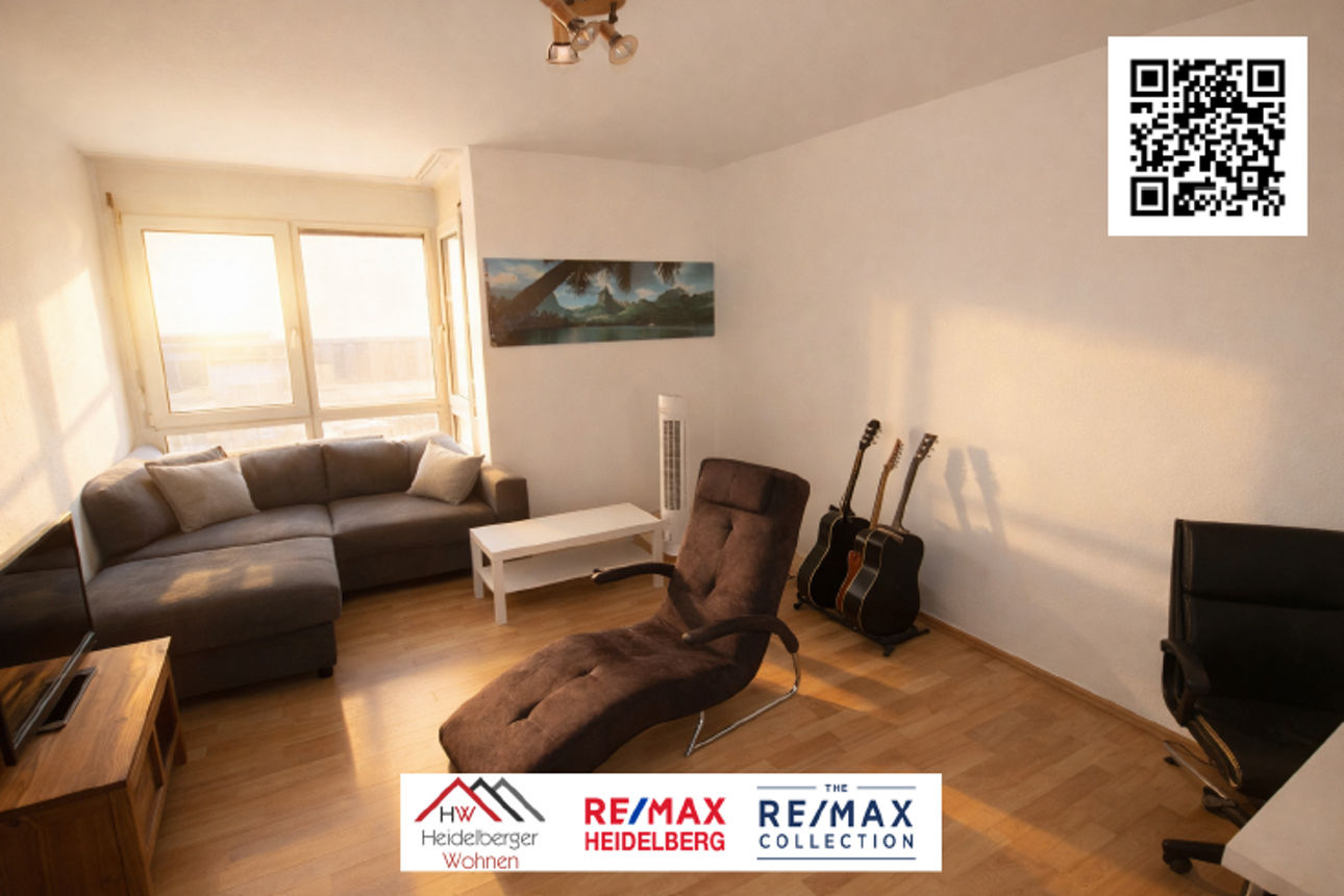 Ansicht Wohnzimmer mit Couch und Liegestuhl