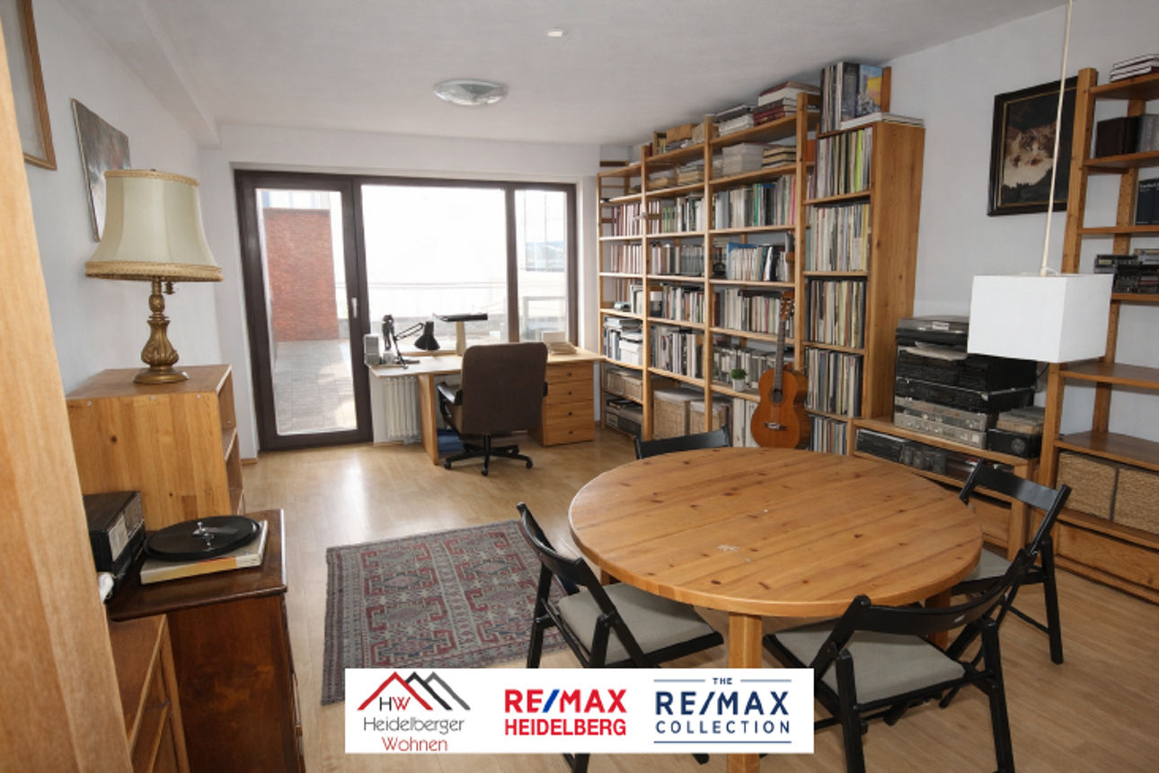 Ansicht Arbeitszimmer mit Esstisch