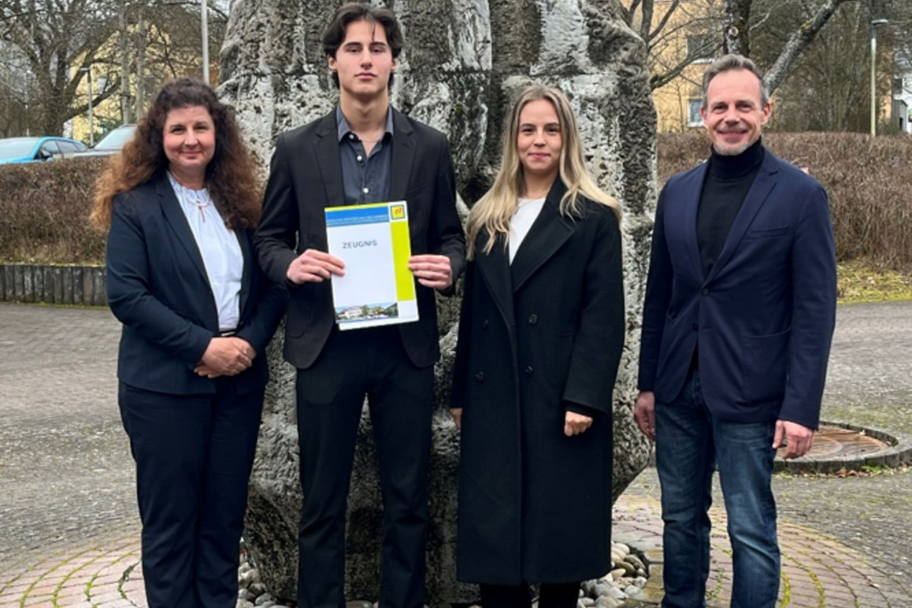 Zeugnisübergabe Illya Okunyev in der Berufsschule Bad Kissingen 