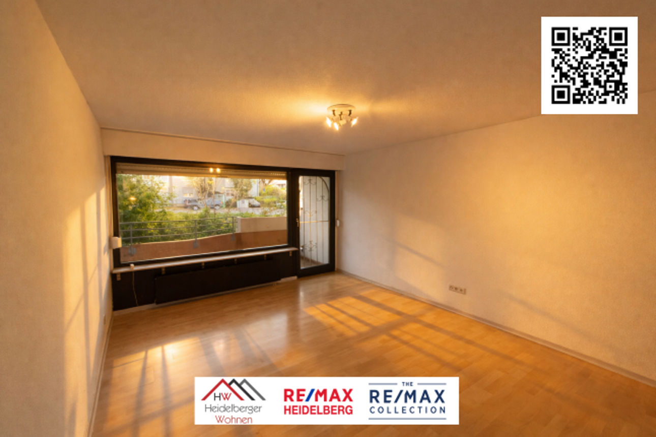 leerer Raum mit bodentiefem Fenster