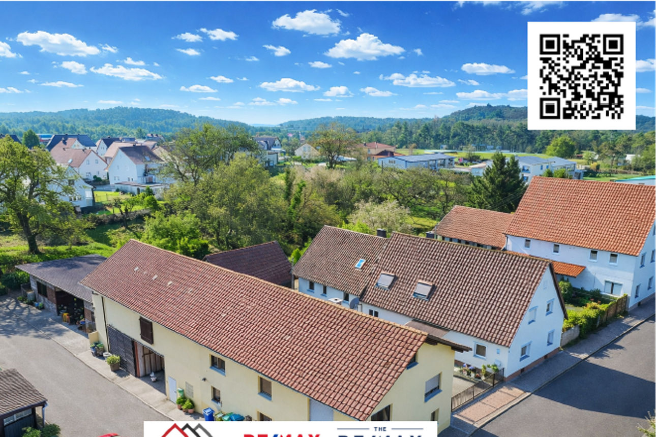 Hausansicht von oben mit Blick auf die Umgebung