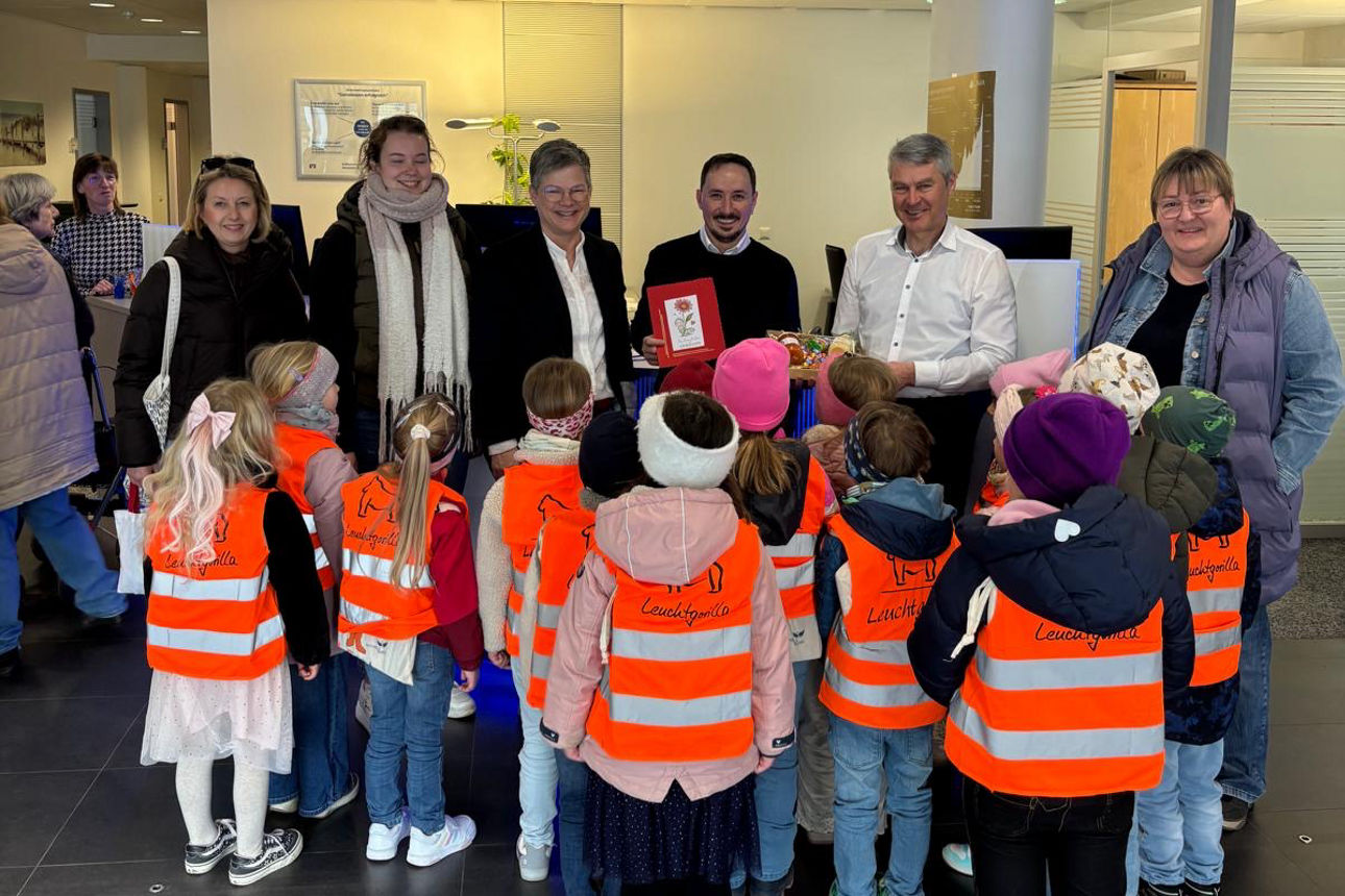 Die Rottalzwerge haben die Geschäftsstelle Neumarkt-St. Veit besucht.