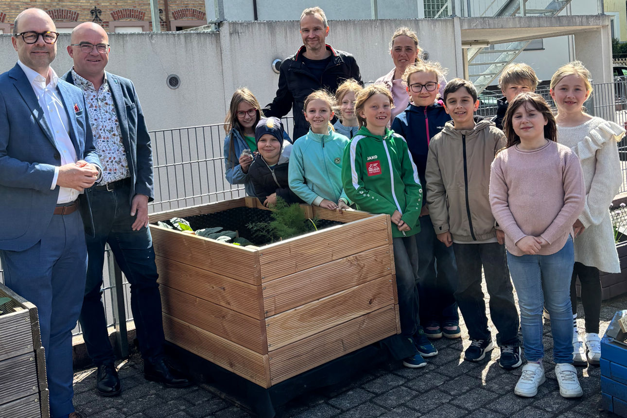 2026-06-15 Hochbeete und Insektenhotels