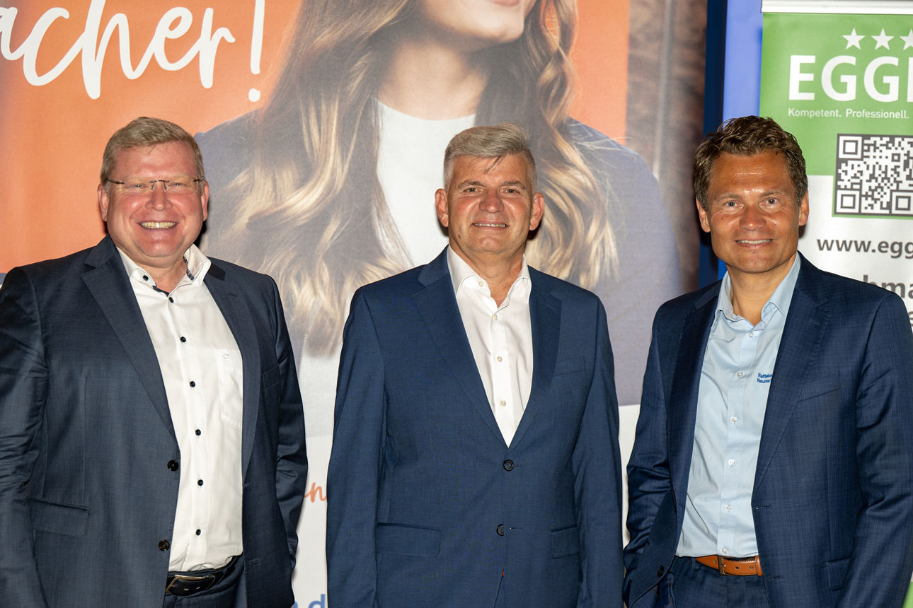 Das neue Vorstands-Duo mit dem Aufsichtsratsvorsitzenden der Raiffeisenbank Neumarkt-St. Veit - Reischach eG.