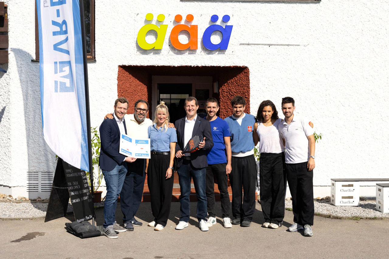 Glückwunsch zum 1. Aufschlag für die neue „pääädel“-Halle 