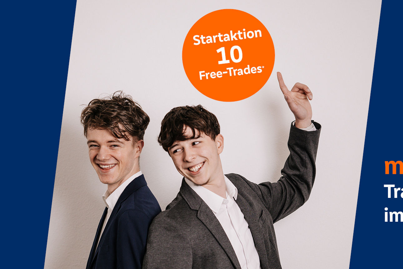 Zwei junge Männer weisen auf Startaktion meinDepot hin