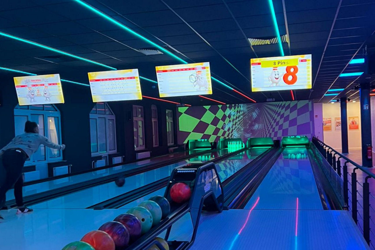 Bowlingbahn im Schwarzlicht