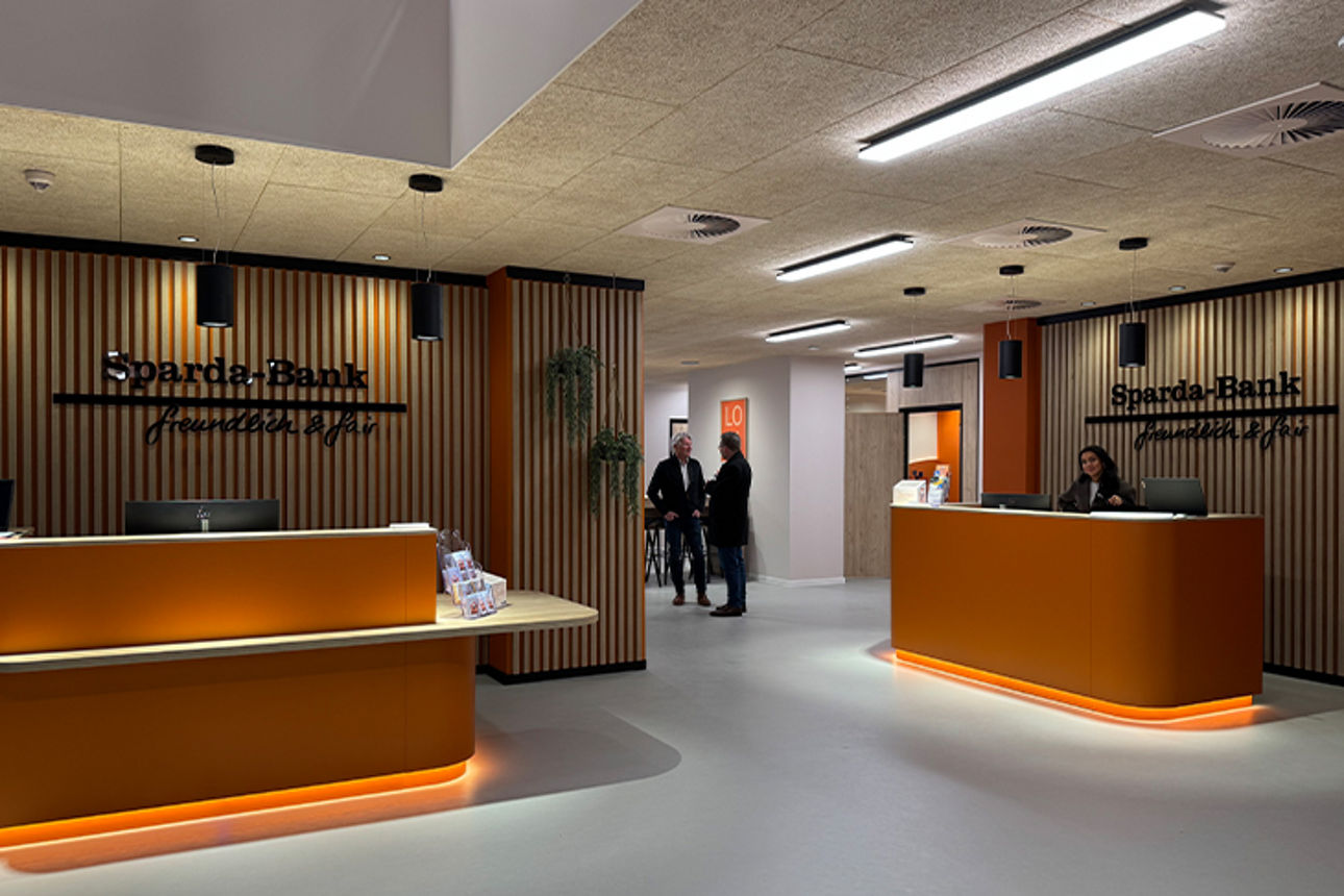 Blick in den Eingangsbereich der neuen Filiale der Sparda-Bank Hannover in Minden