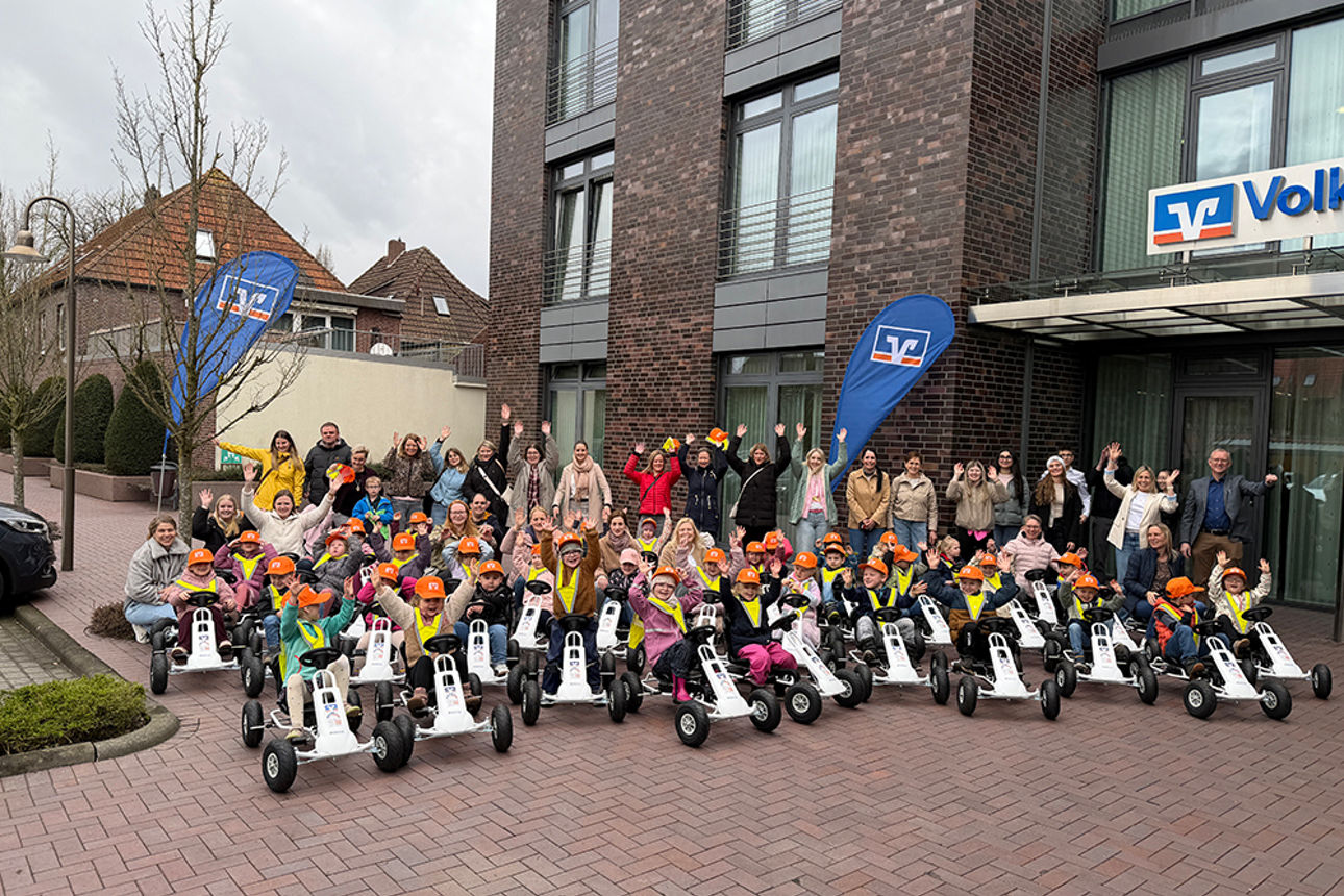 VR-Gewinnsparen - Übergabe GoKarts