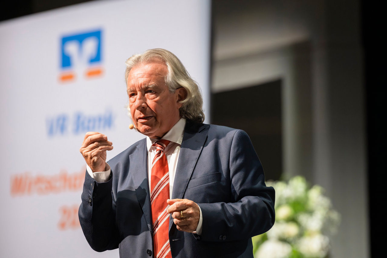 Nahaufnahme des Gastredners Thomas Jäger beim VR Bank Wirtschaftsforum 2026