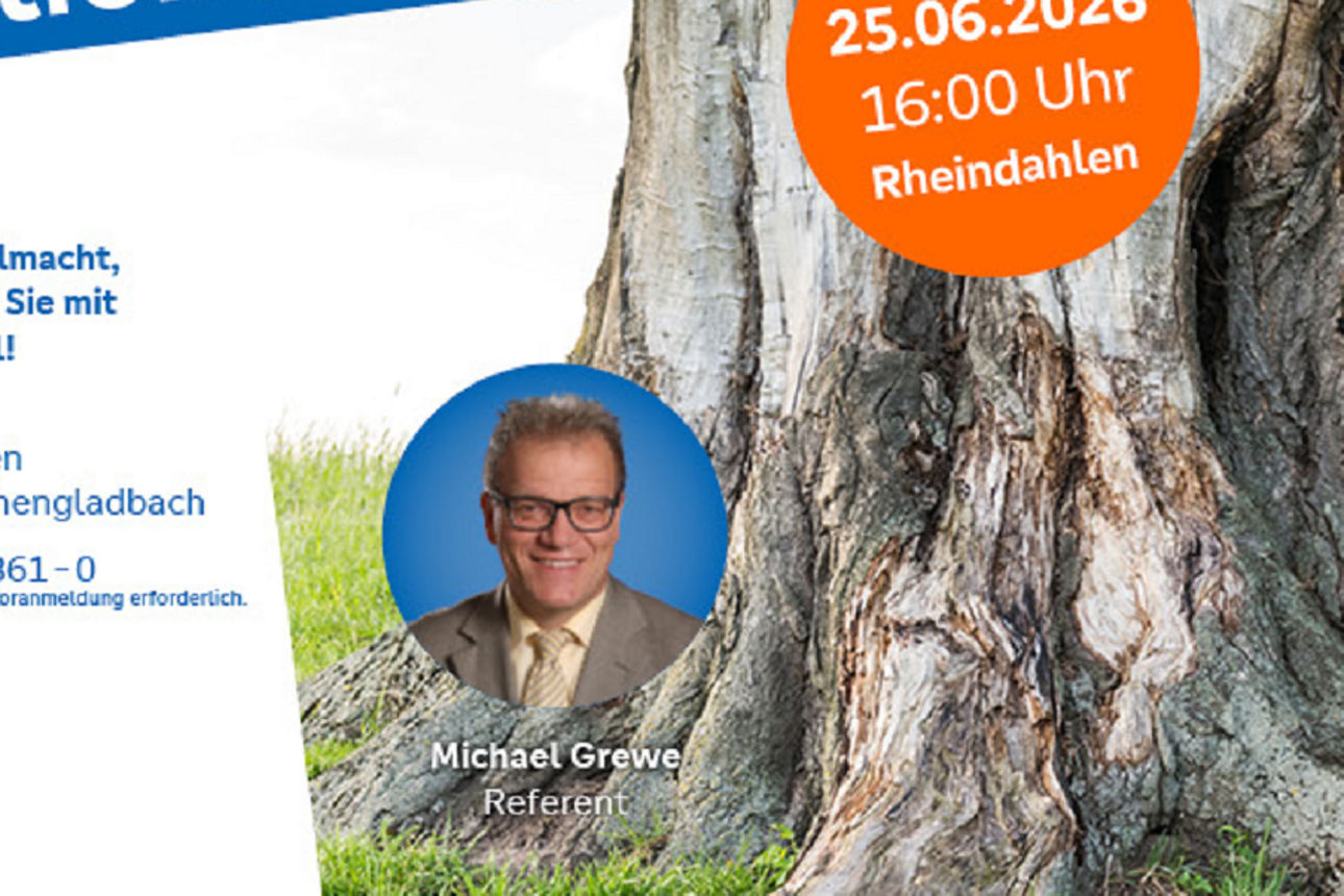 Ein großer, alter Baum mit grünem Laub. Unten rechts ein Porträt von Michael Grewe mit der Bezeichnung „Referent“.