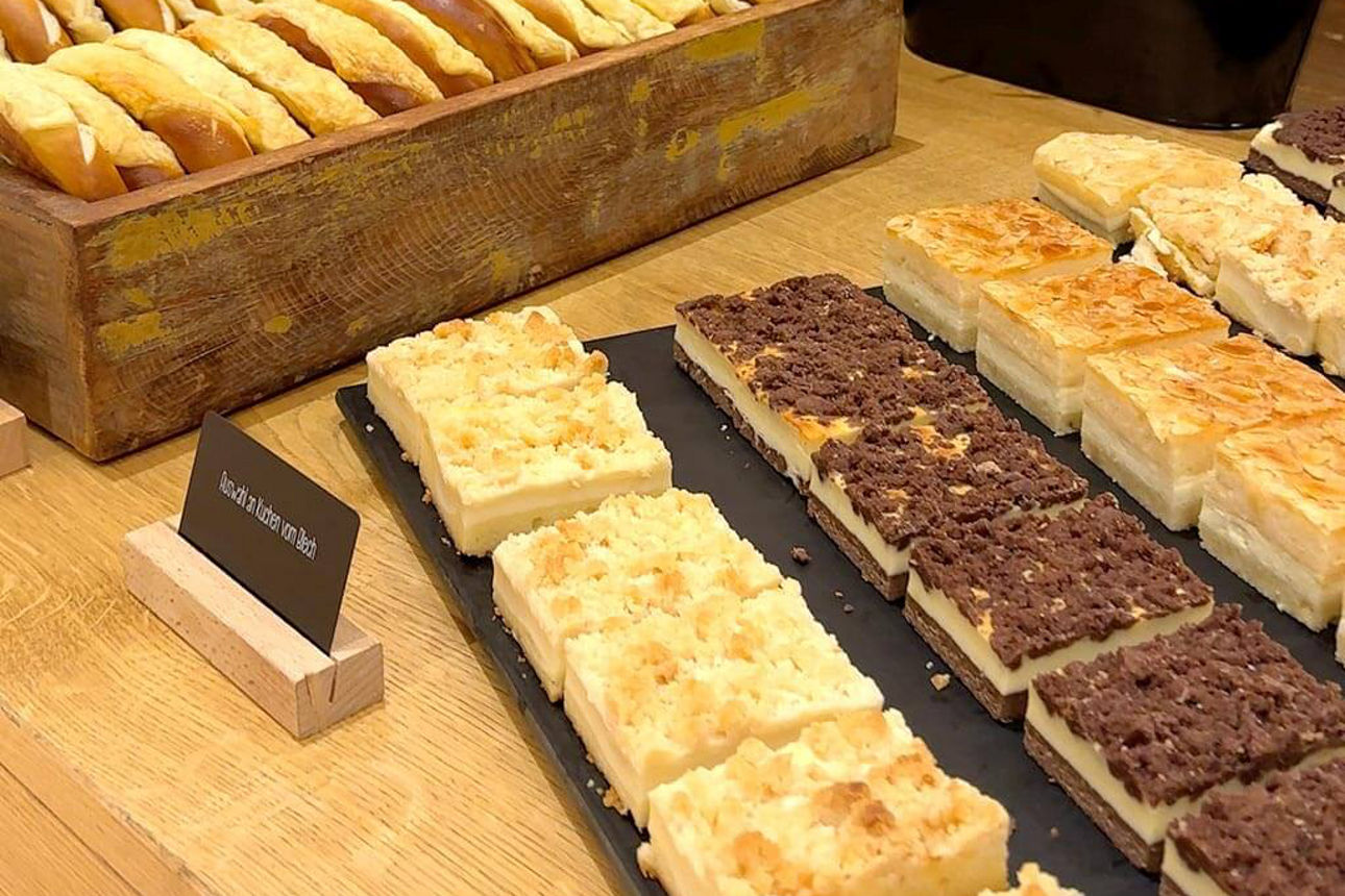 Kuchen und Brezel als Verpflegung auf der Generalversammlung der PSD Bank Nord