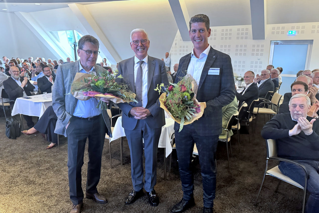 Norbert Schmitt, Dr. Udo Meyer und Thorsten Derichsweiler bei der Vertreterversammlung der Volksbank Oberberg