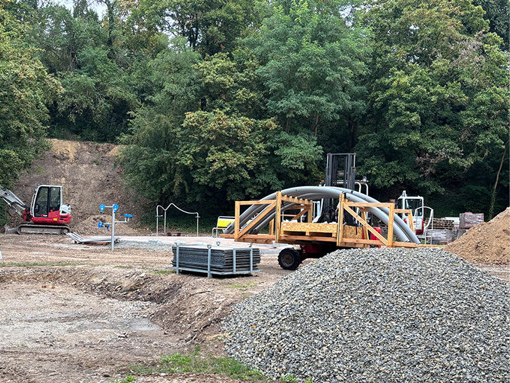 Ein Blick auf das Traumspielpark-Gelände, das umgegraben wird.