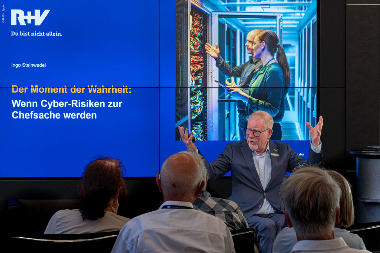 Ingo Steinwedel von R+V über Cyber-Risiken