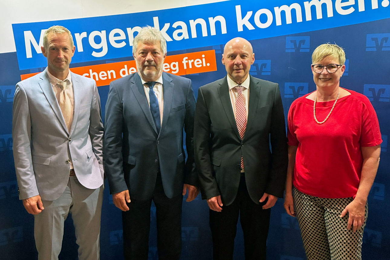 Hier sehen Sie die vier Mitglieder unseres Aufsichtsrats