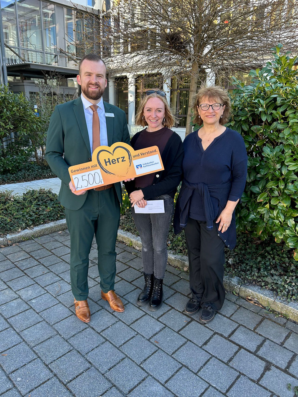 Spendenübergabe an die AWO Wald-Kitagruppe "Die Boddslküh"