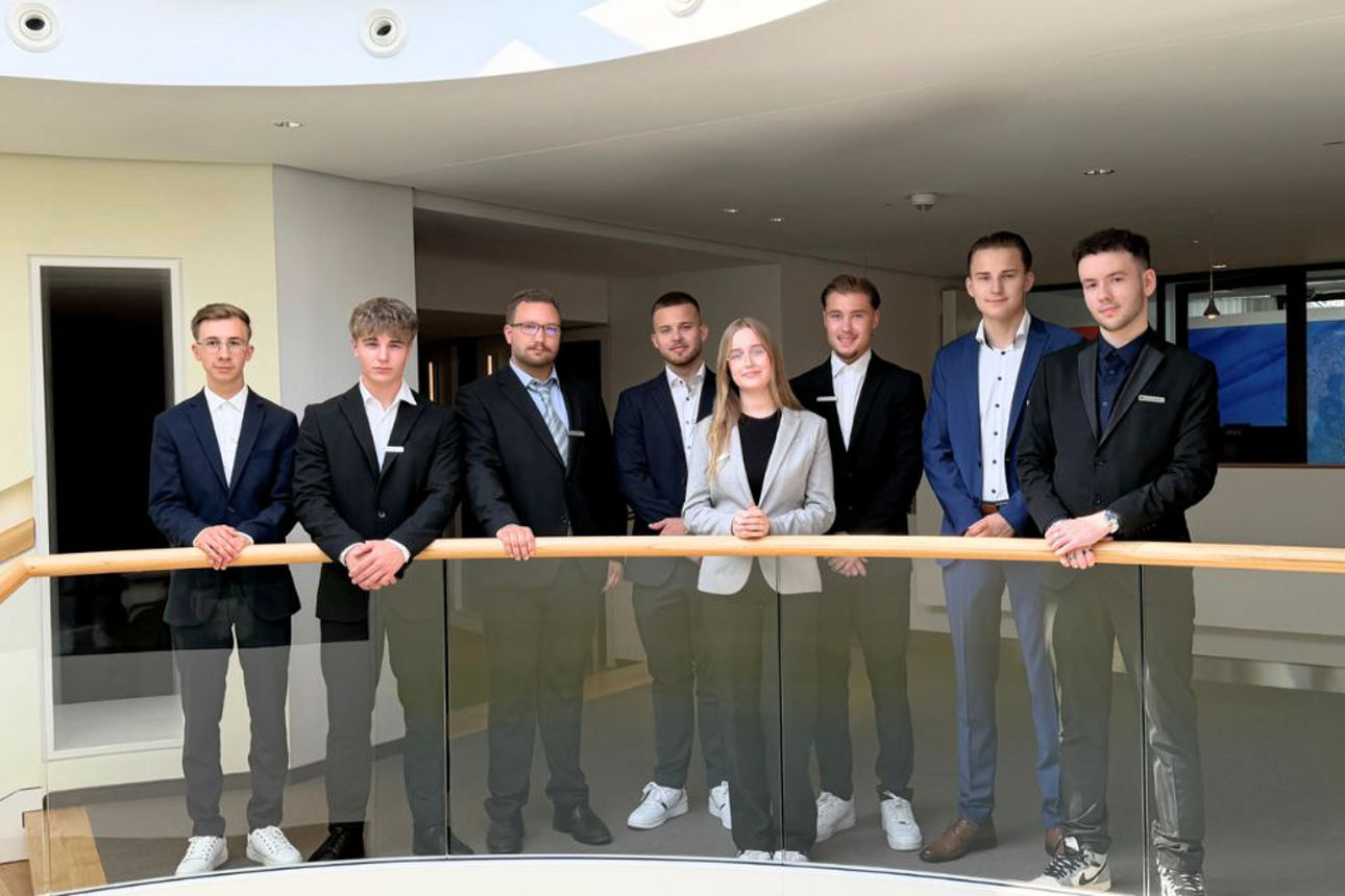 Gruppe Auszubildender im Beratungszentrum Schmallenberg