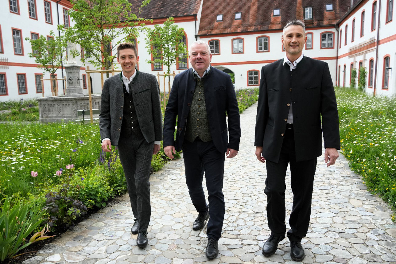 v.l. Florian Fent, Vorstandsvorsitzender Christian Glasauer, Max Volkmann