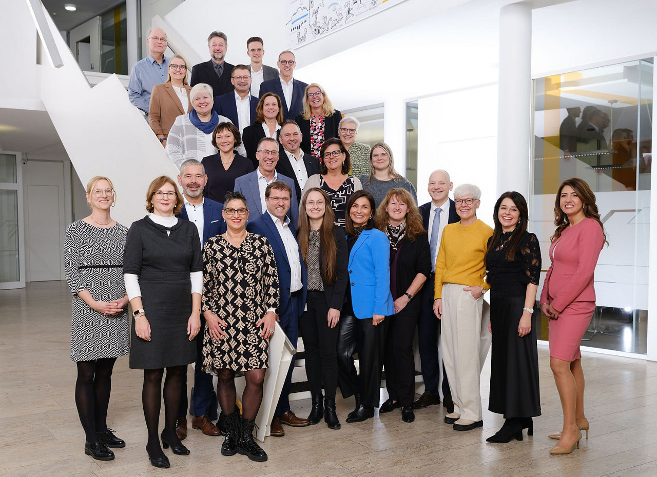 Bei einer Abendveranstaltung in der Bankfiliale Markgröningen wurden Mitarbeiter-Jubilare der VR-Bank Ludwigsburg gewürdigt