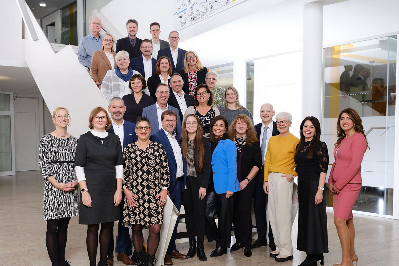 Bei einer Abendveranstaltung in der Bankfiliale Markgröningen wurden Mitarbeiter-Jubilare der VR-Bank Ludwigsburg gewürdigt
