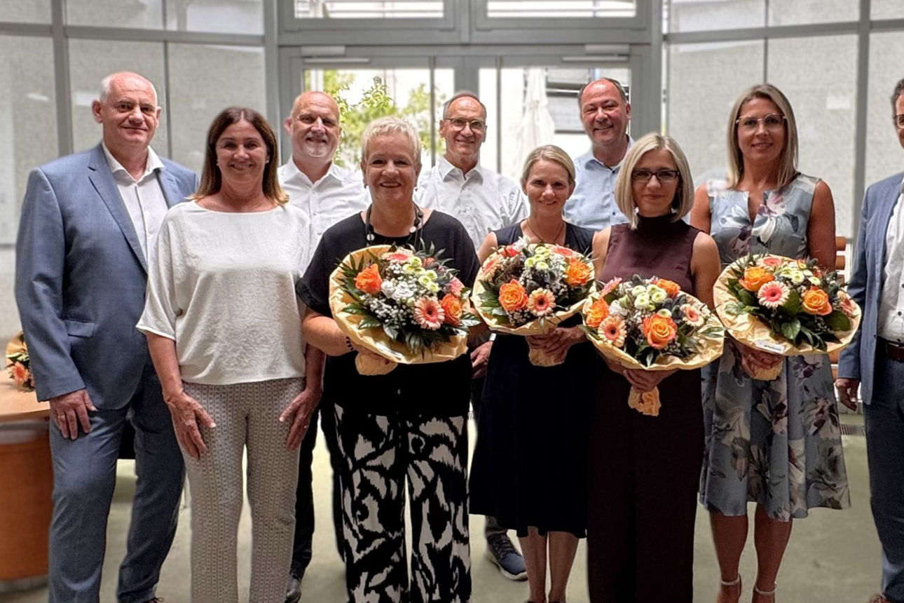 Auf dem Bild sind Reiner Richter, Gudrun Günther (Personalmanagement), Martin Spirgatis, Petra Bessel-Zorn, Patrick Henaff, Anita Allgaier, Frank Kux, Veronika Schleicher,   Elena Keil und Vorstandsvorsitzender Peter Rottenecker zu sehen