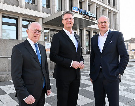 Der Vorstand der Volksbank Kassel Göttingen eG, (v.l.n.r.) Volker Stern (Vorstandsmitglied), Wolfgang Osse (Vorstandsvorsitzender), Hans-Christian Reuß (Vorstandsmitglied)