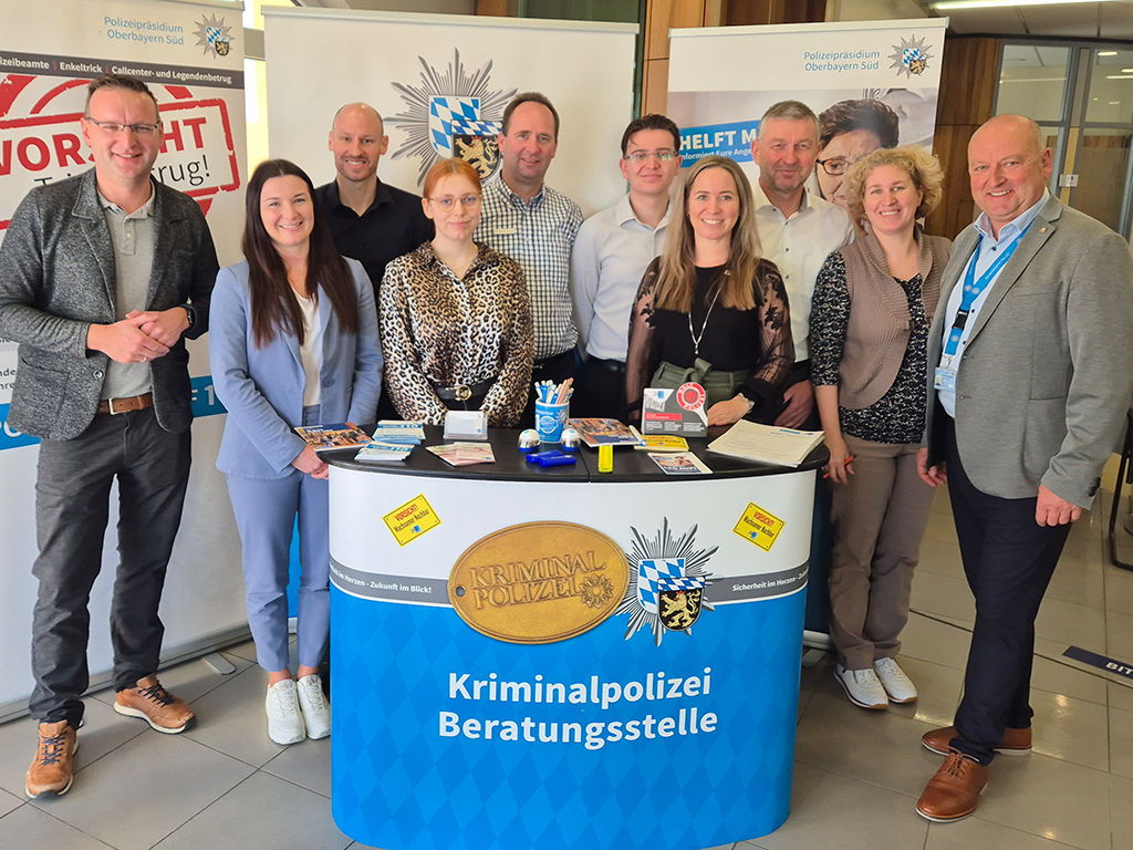 Polizei-Infostand in unserer Filiale Ainring