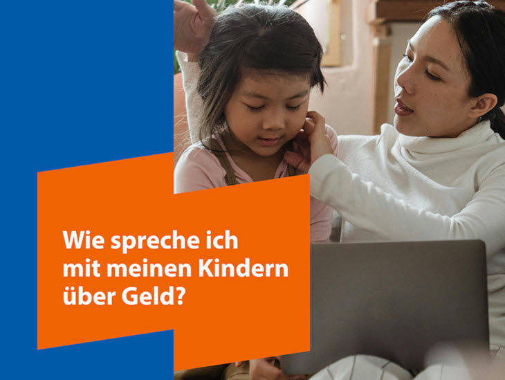 Ein Frau streichelt ihrem Kinds über den Kopf