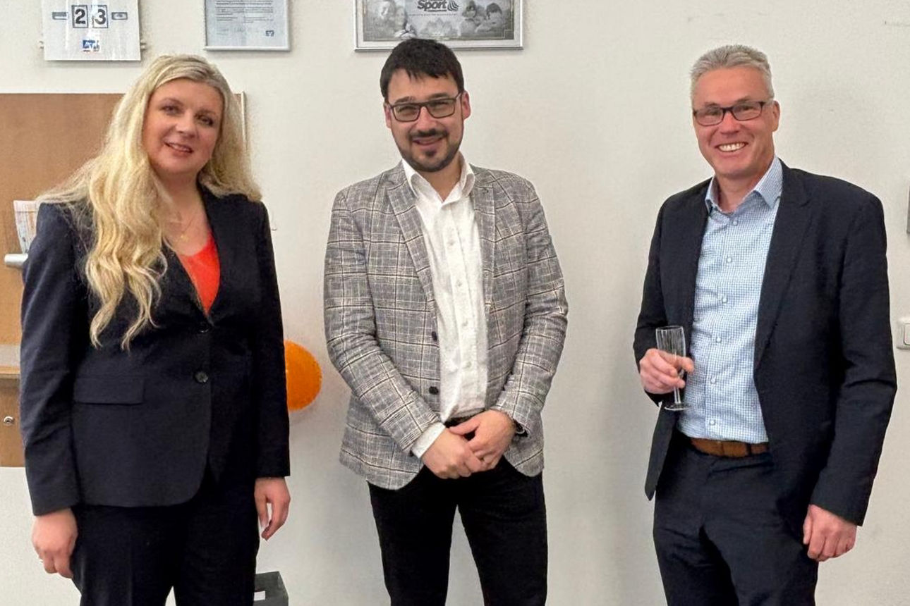 v.l.n.r. Stefanie Herman - Vorständin VR-Bank, Markus Bötcher - Bürgermeister Steinbach-Hallenberg, Peter Noll - Abteilungsle