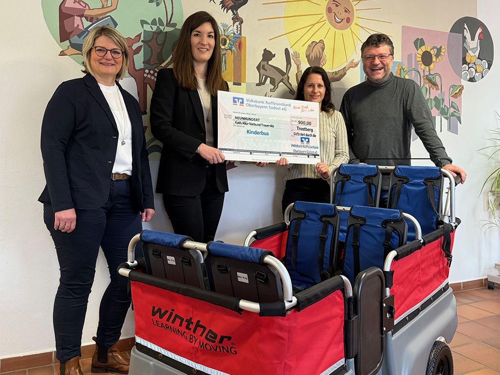 Spende für Kinderbus im Kindergarten Traunreut