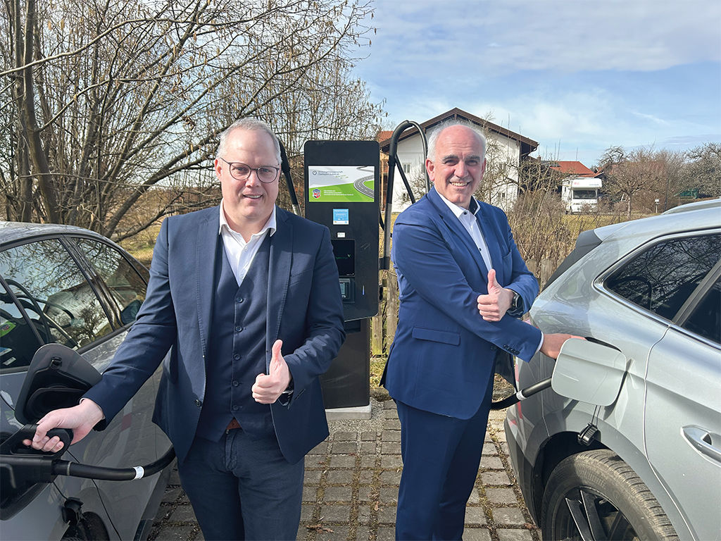 Strom-Ladesäulen in Seeon-Seebruck offiziell in Betrieb genommen