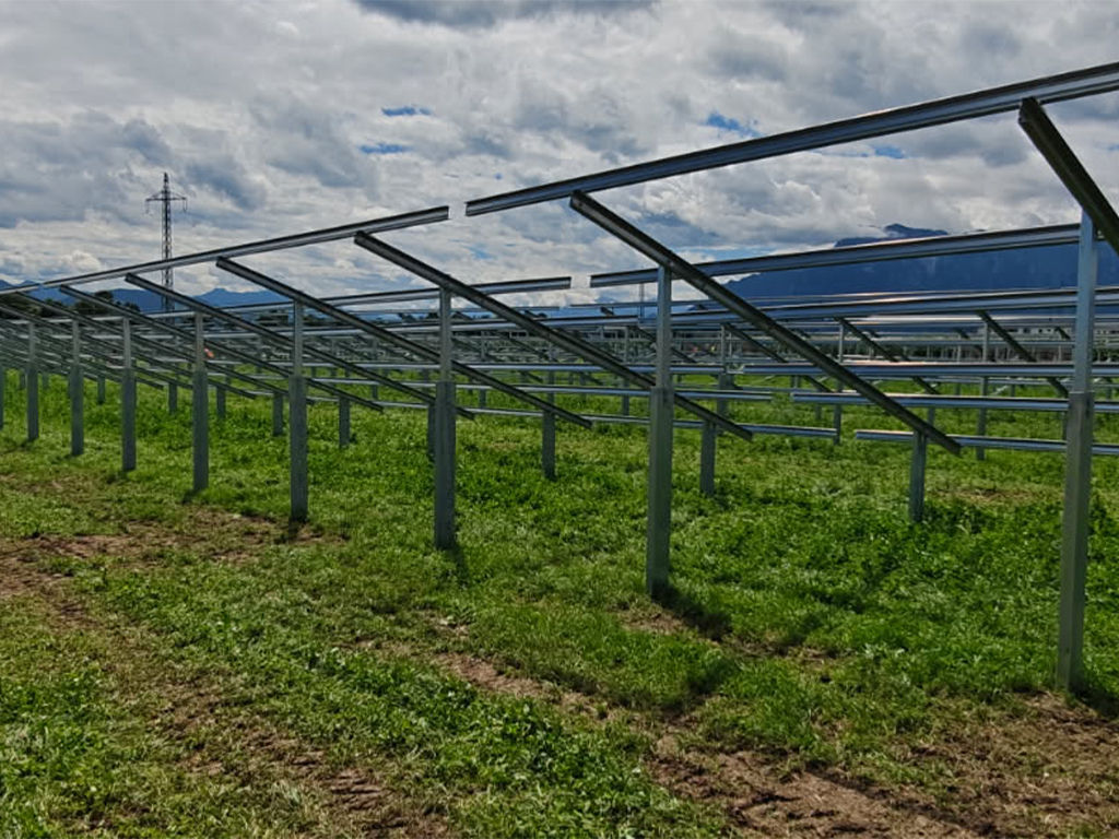 Die Bauarbeiten für den Bürgersolarpark in Ainring/Mitterfelden machen Fortschritte
