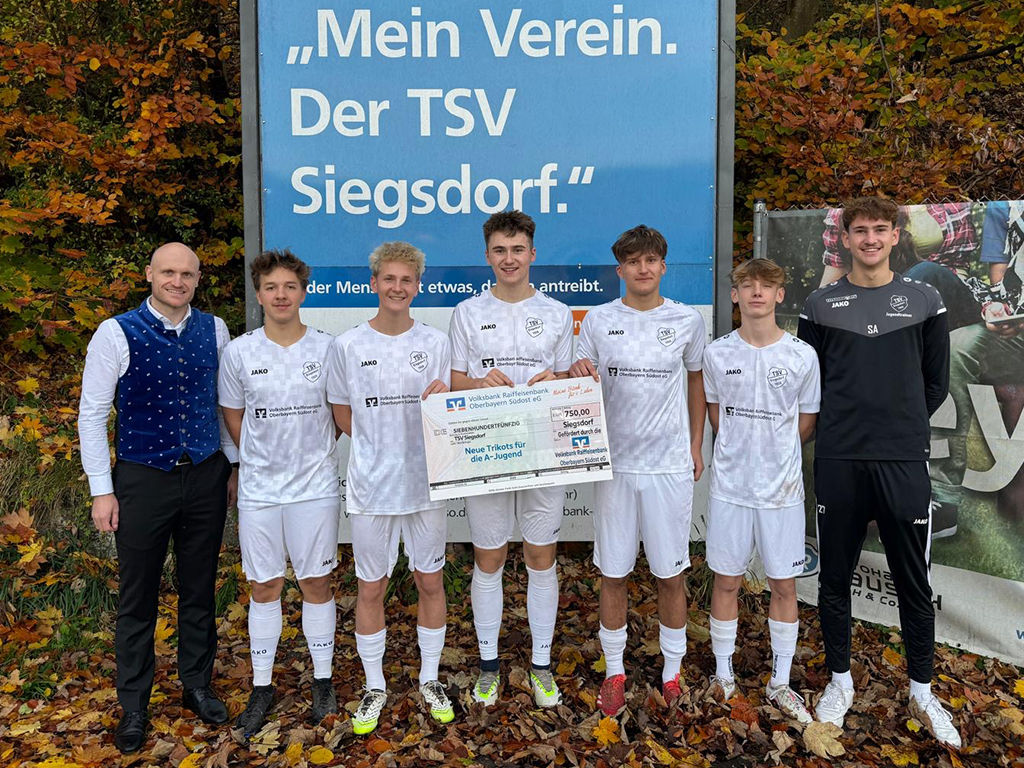 Neue Trikots für die A-Jugend des TSV Siegsdorf 