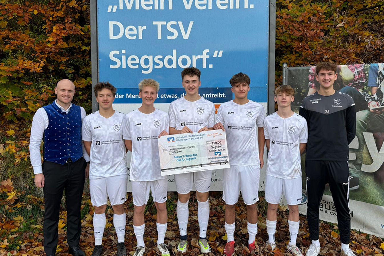 Neue Trikots für die A-Jugend des TSV Siegsdorf 