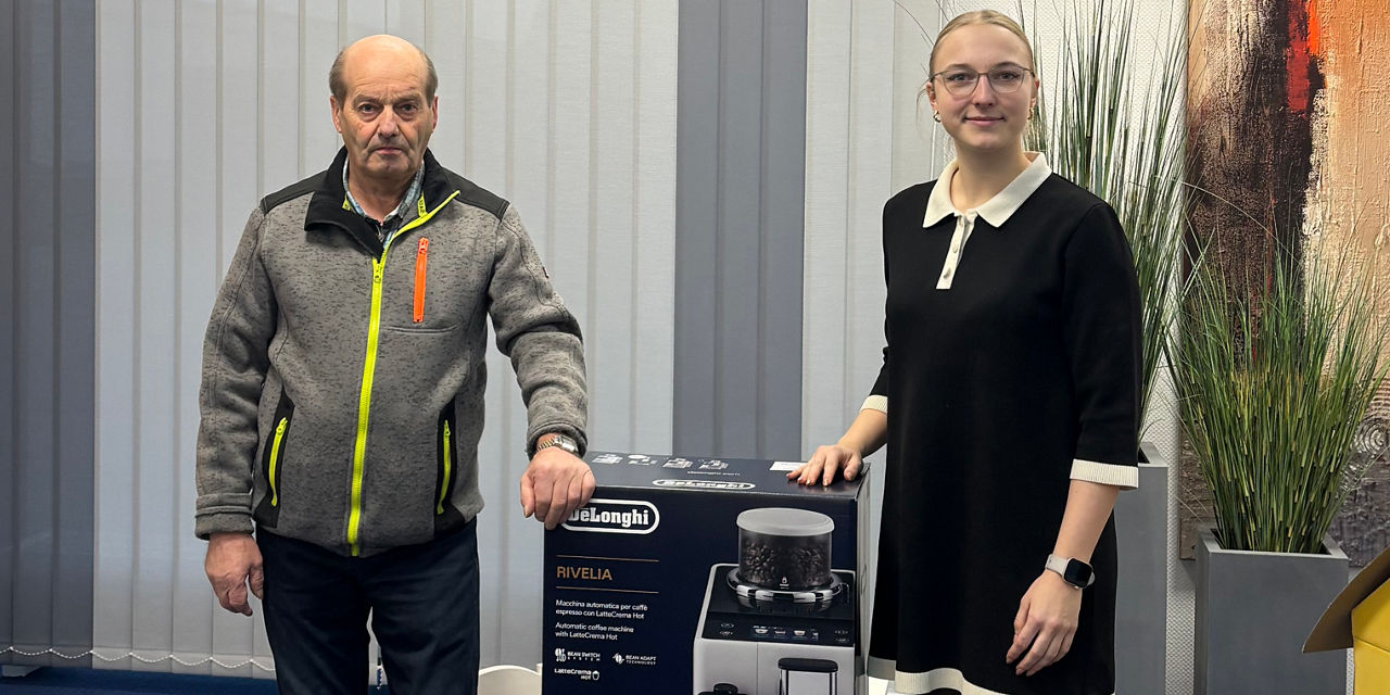 25-12-23 - Übergabe Gewinnsparen - Kaffeemaschiene
