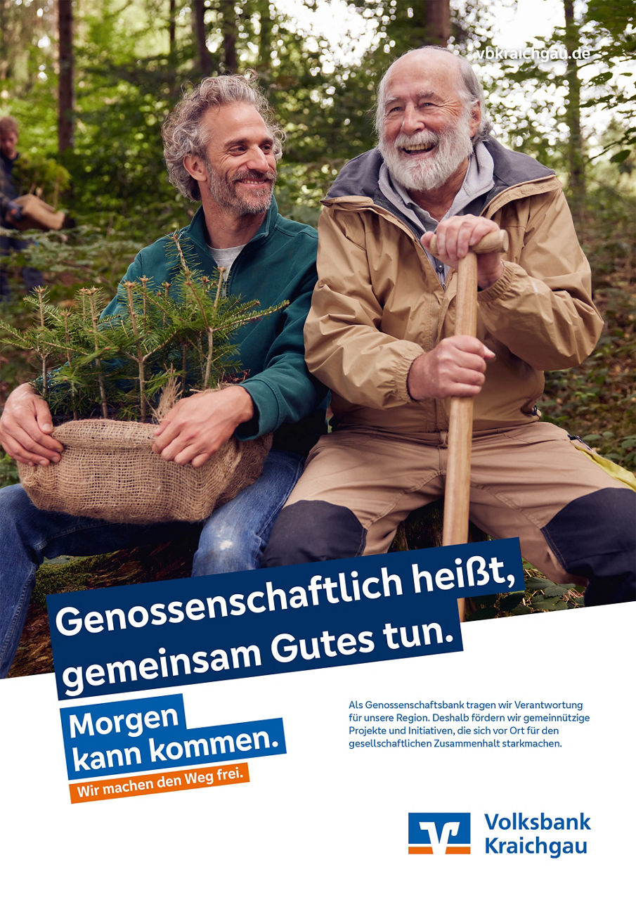 Anzeige zum Thema Regionale Verantwortung Motiv Zwei Männer pflanzen Bäume im Wald