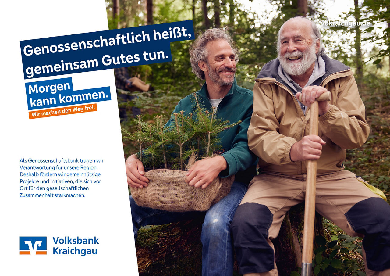 Anzeige zum Thema Regionale Verantwortung Motiv Zwei Männer pflanzen Bäume im Wald