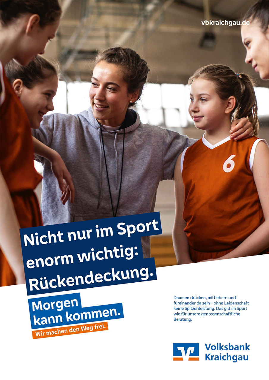 Anzeige zum Thema Sport. Motiv: Trainerin steht mit ihrer Mannschaft im Kreis