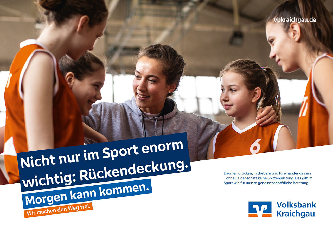 Anzeige zum Thema Sport. Motiv: Trainerin steht mit ihrer Mannschaft im Kreis