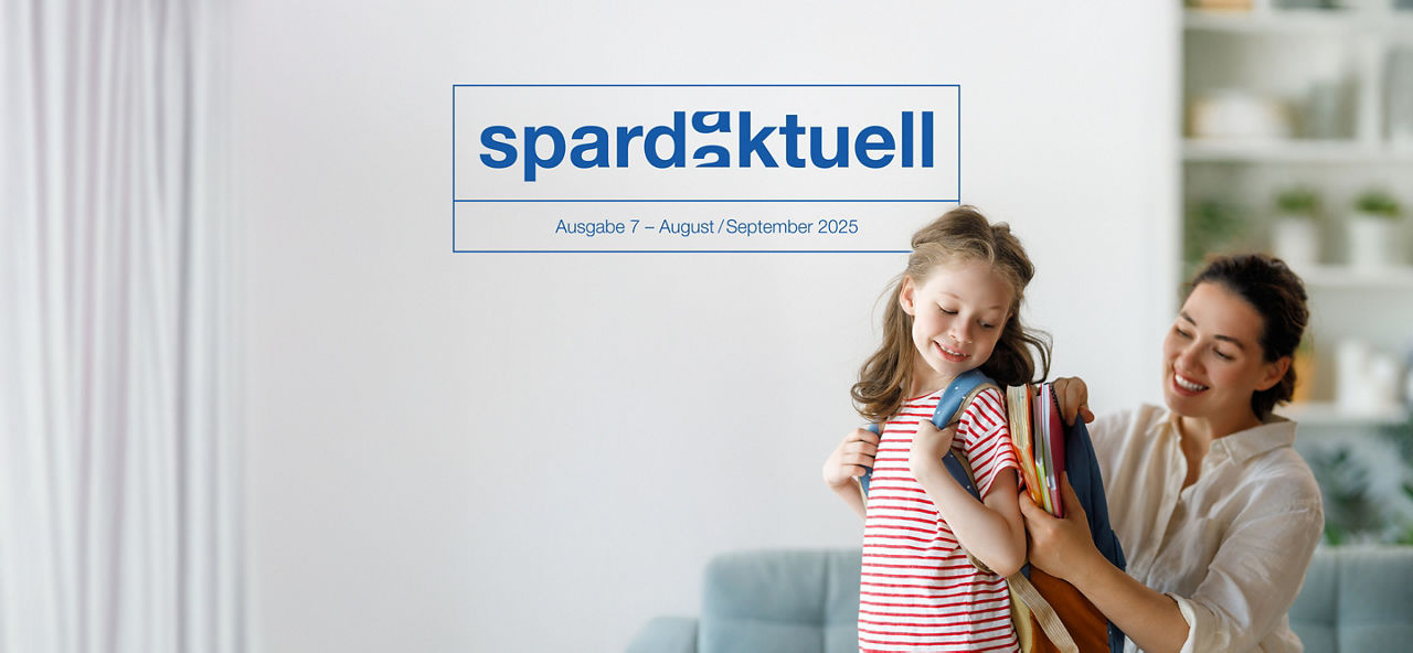  Mutter und Kind mit einer Schultasche
