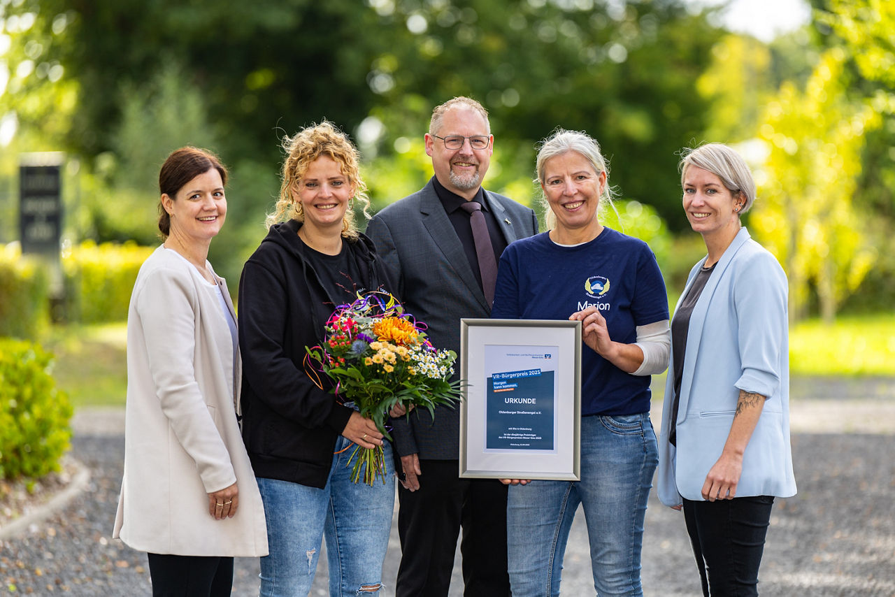 Siegerehrung Bürgerpreis mit Urkunde