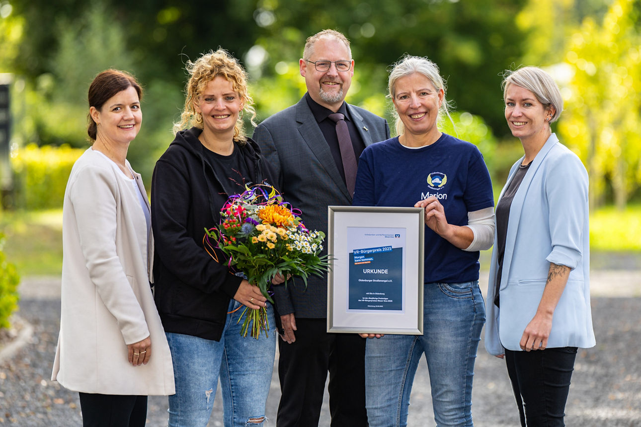 Siegerehrung Bürgerpreis mit Urkunde